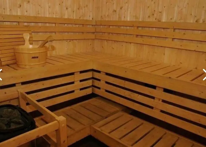 Minimalist Cozy In Makati,netflix,sauna,pool Manila